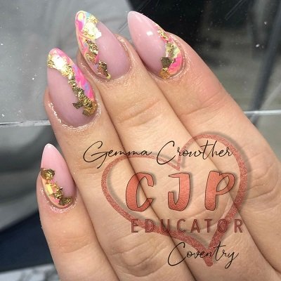 1_NAIL-ART-AT-SUZANNES-BEAUTY-SALON-IN-COVENTRY