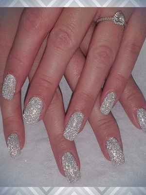 GLITTER-NAILS-AT-SUZANNES-NAIL-SALON-IN-COVENTRY