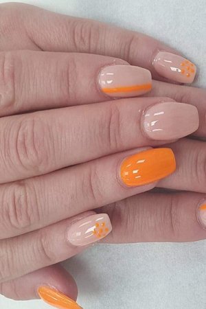 ACRYLIC-NAILS-AT-TOP-BEAUTY-SALON-IN-COVENTRY