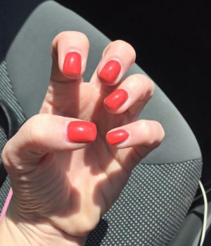 red nails