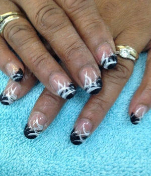 nude nails with design
